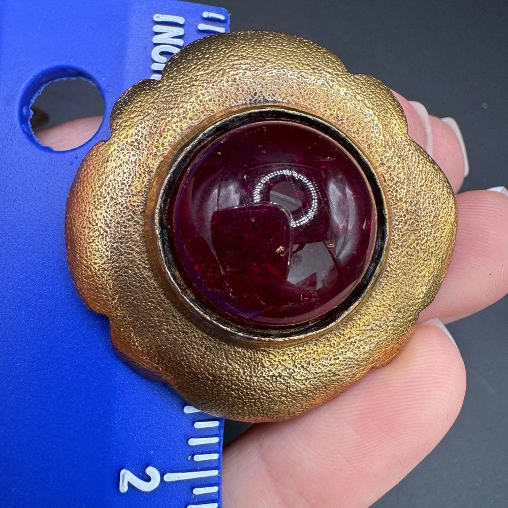 LOT 1624 24K gold plated CHANEL vintage clip on earrings gripoix burgundy